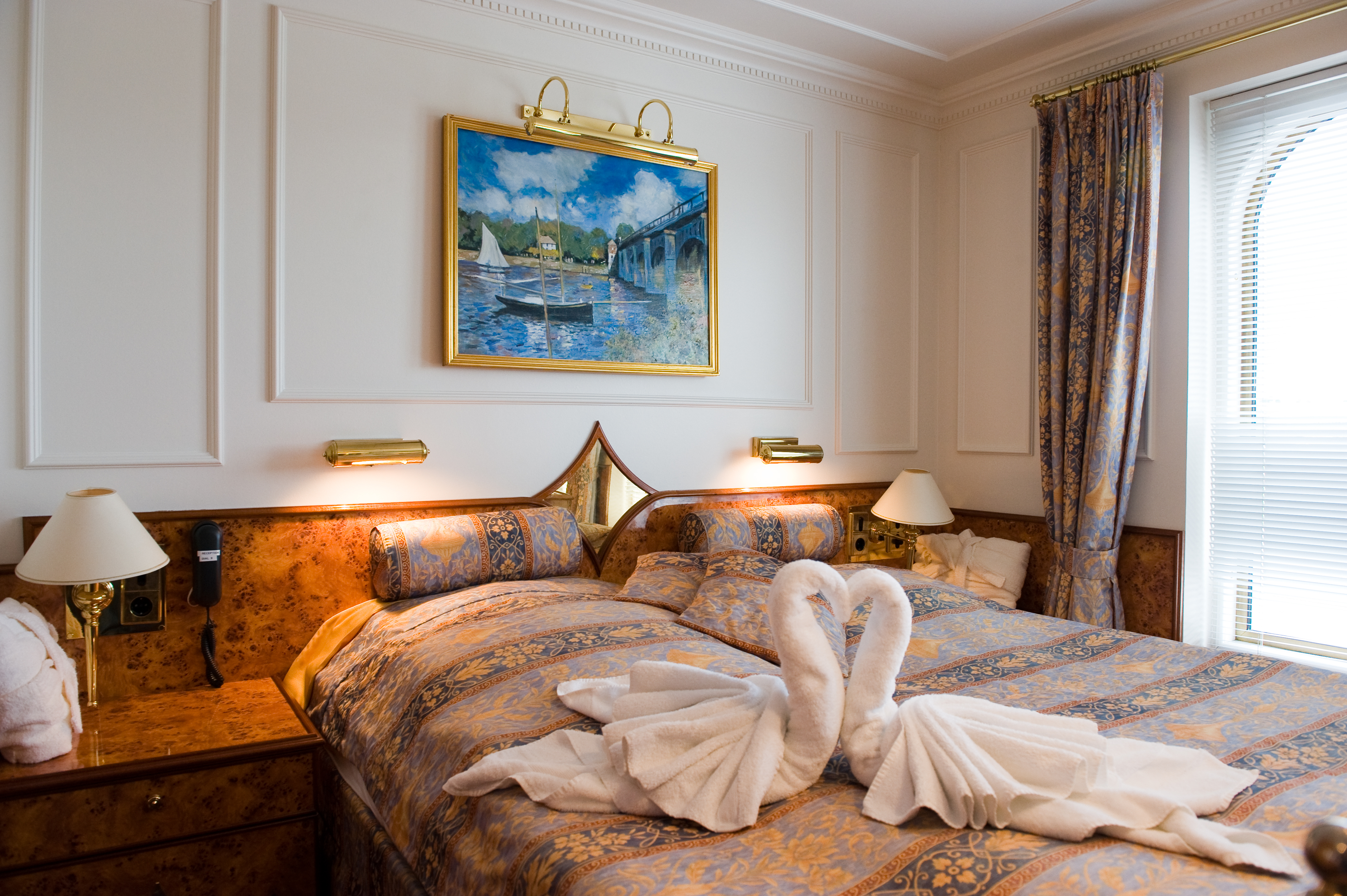 Hebridean Island Cruises Royal Crown Accommodation Royal Suite 1.jpg