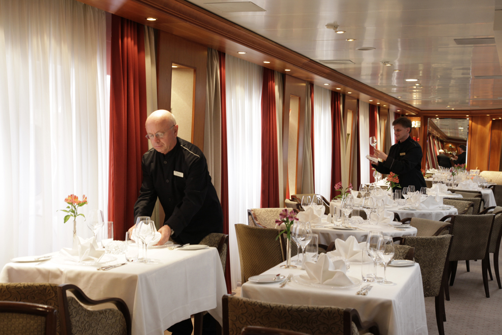 SeaDream Yacht Club Interior Dining Salon 2.jpg