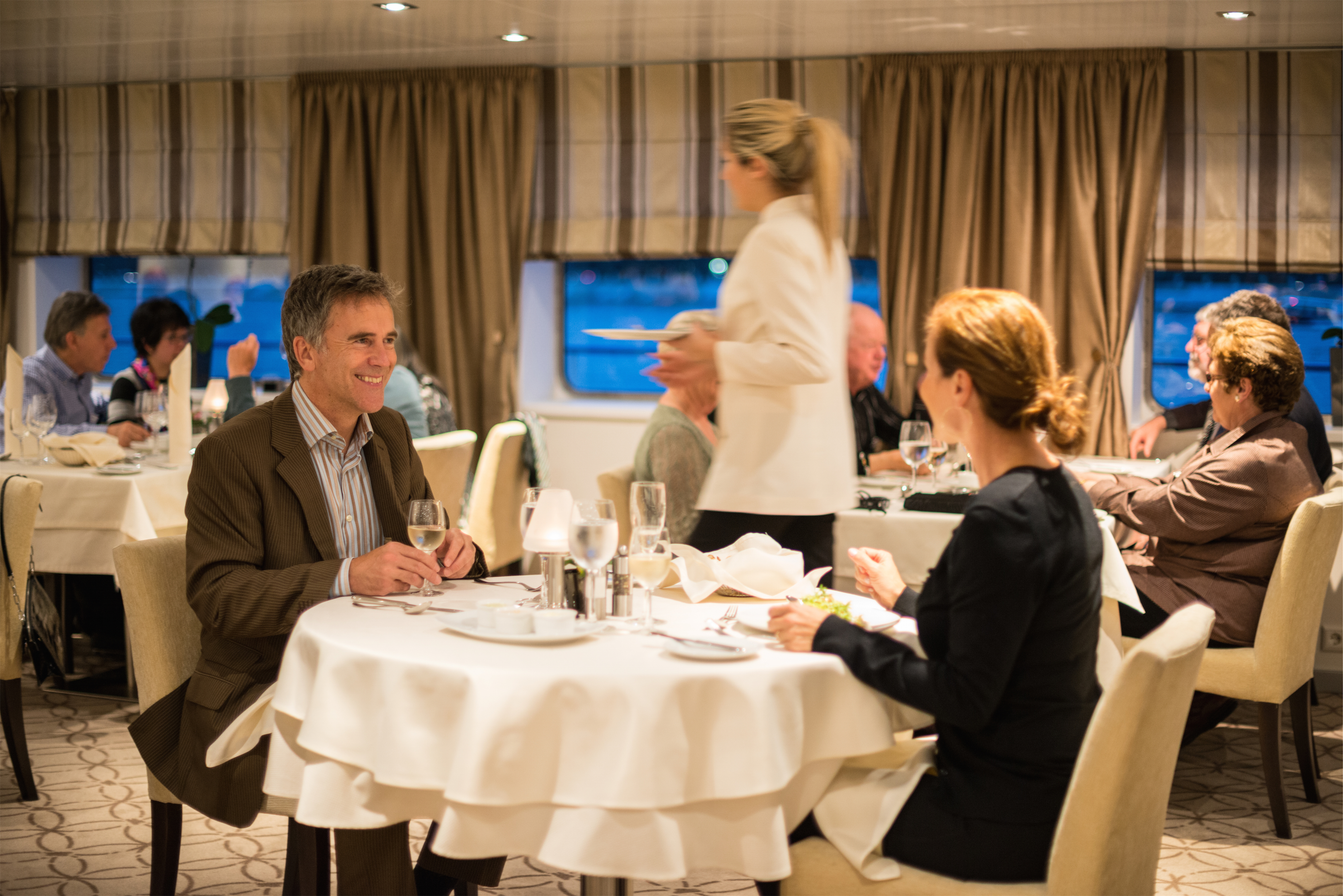 Scenic Tsar Interior Restaurant 2.jpg