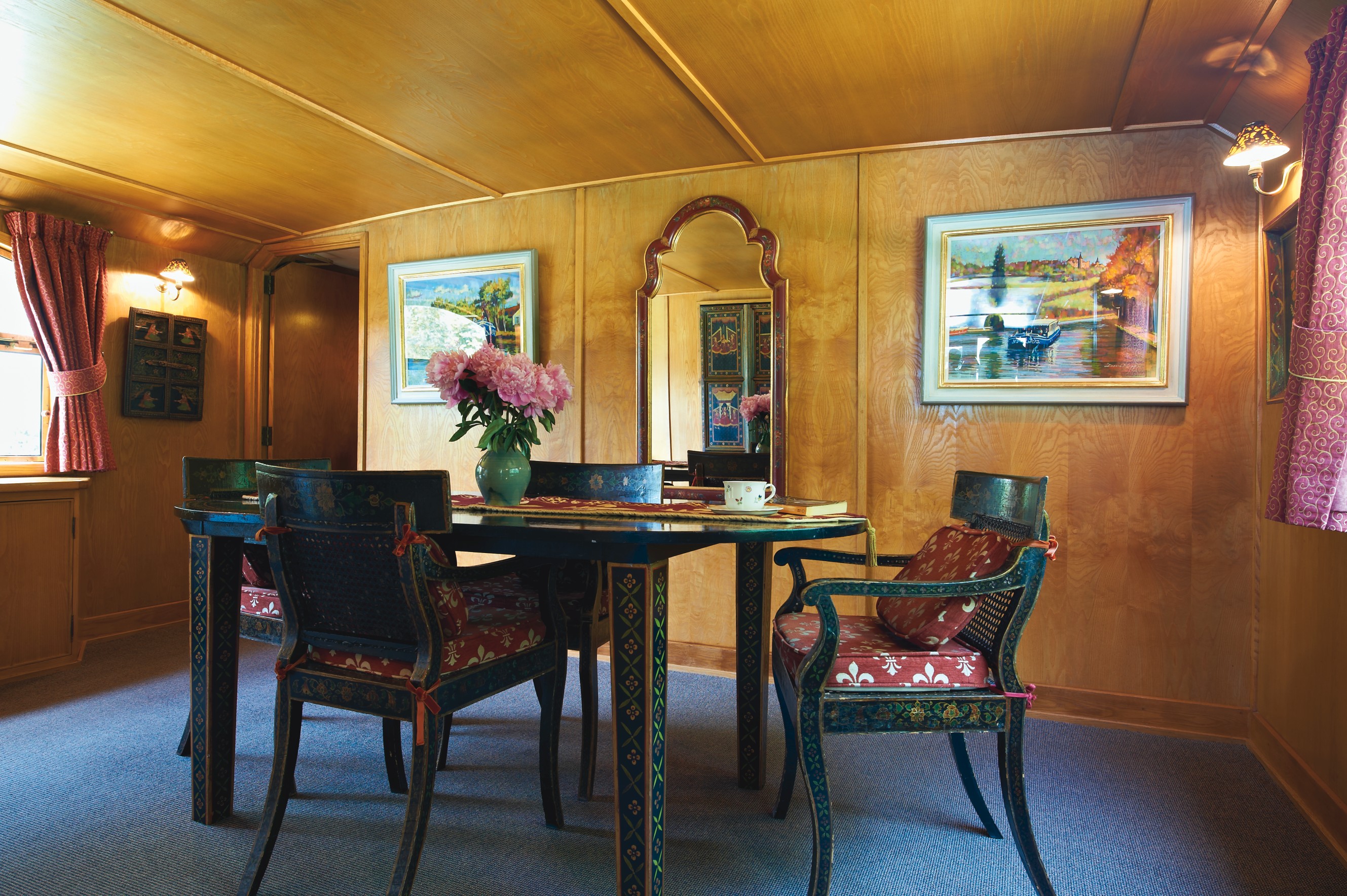 Belmond River Cruises Belmond Fleur de Lys Interior Guest Area.jpg