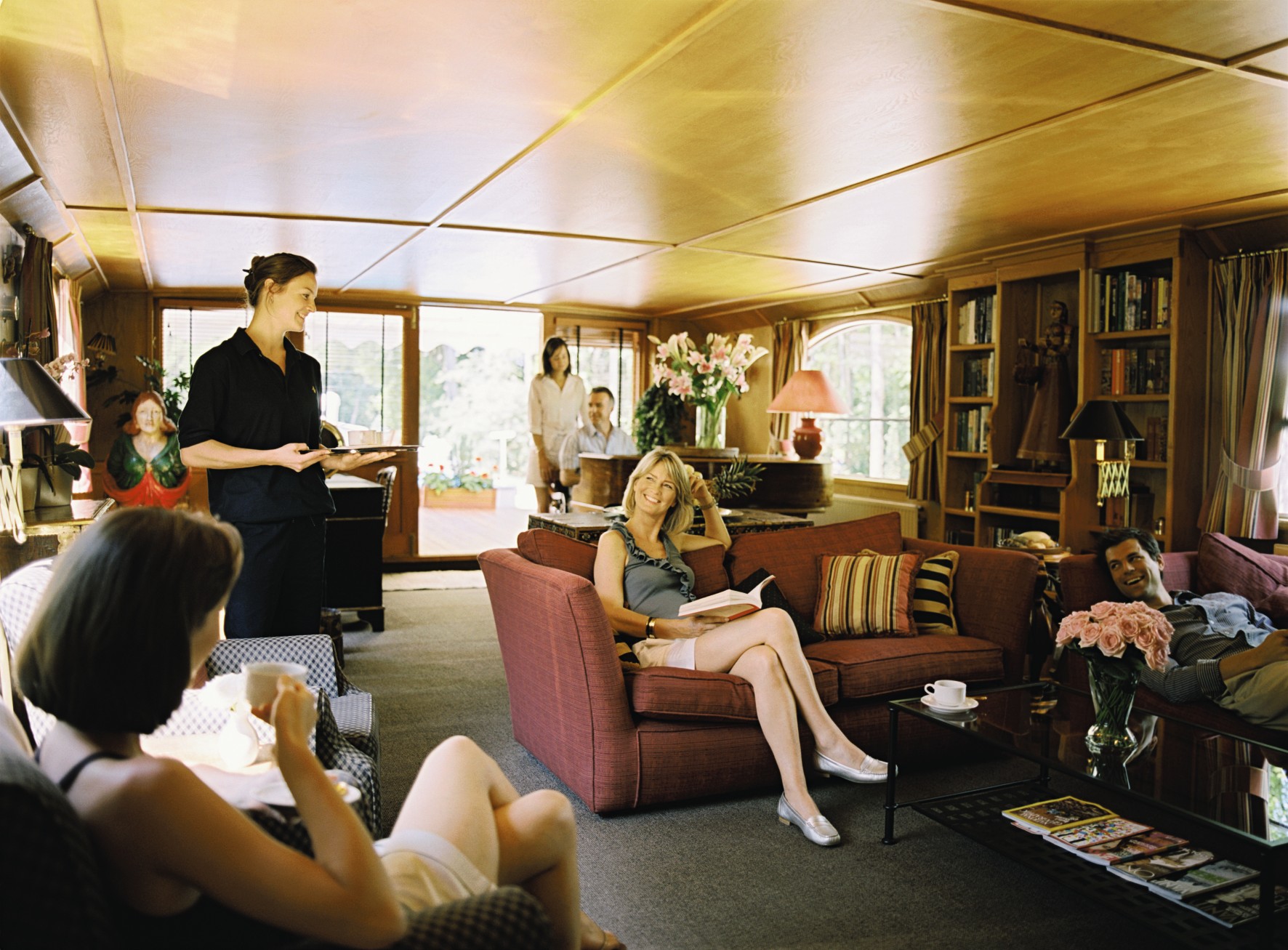 Belmond River Cruises Belmond Fleur de Lys Interior Lounge 2.jpg