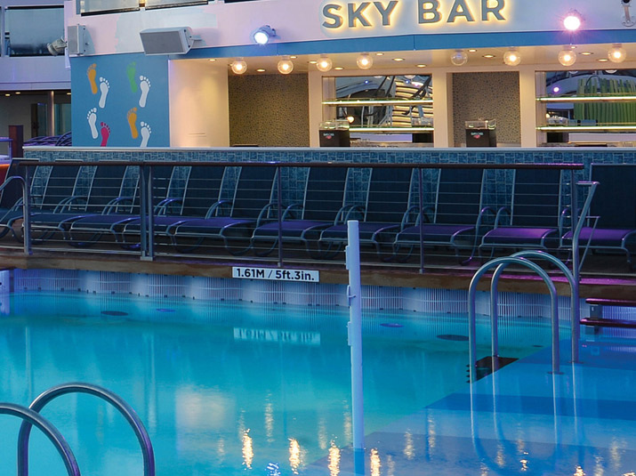 Royal Caribbean International Jewel of the Seas Accommodation Exterior Pool Bar.jpg