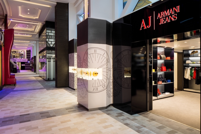 RCI_AN-RoyalShopsF.jpg