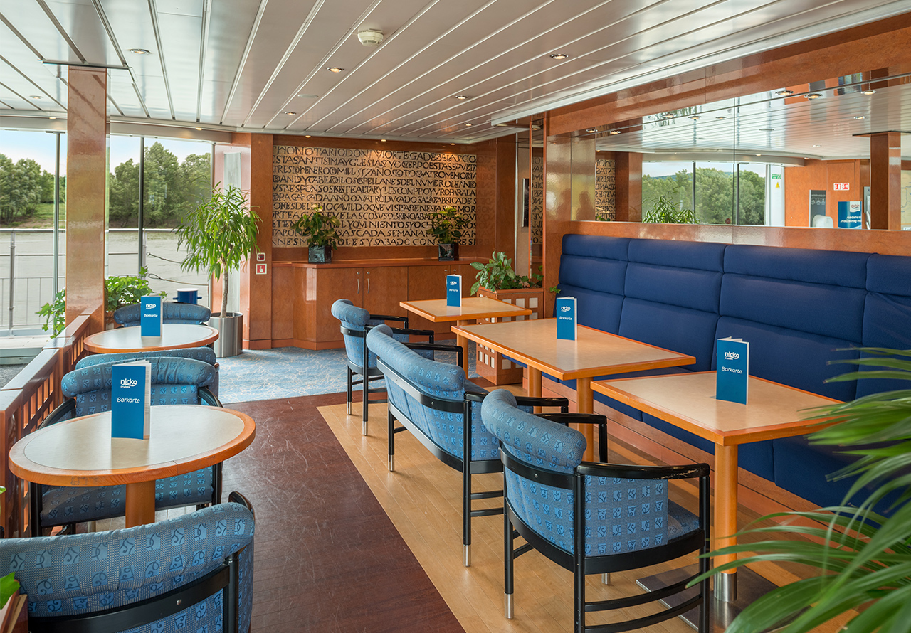 NIcko Cruises MS Viktoria Interior Bar.jpg