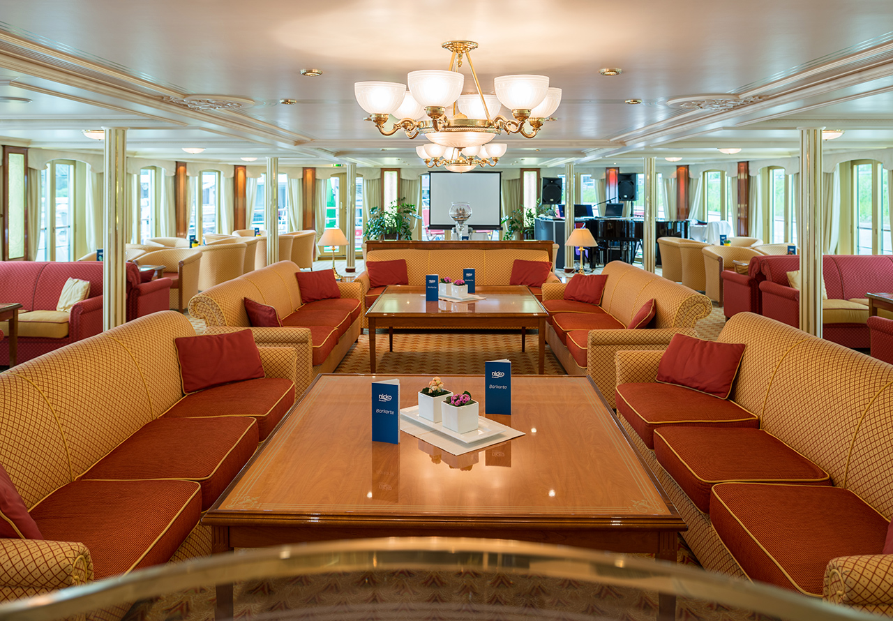 Nicko Cruises MS Heidelberg Interior Panorama Saloon.jpg