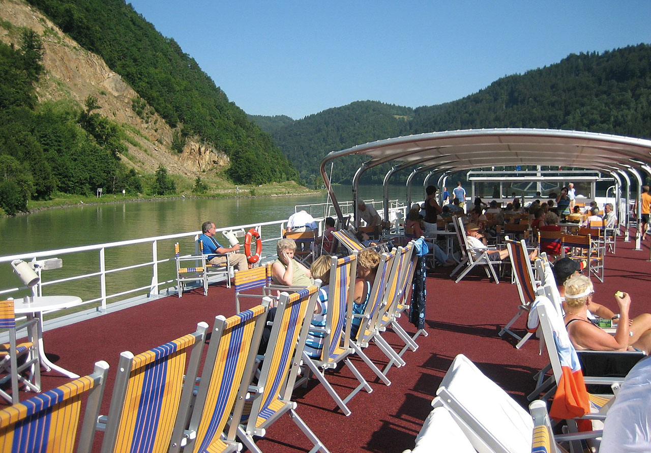 Nicko Cruises MS River Art Exterior Sun Deck.jpg