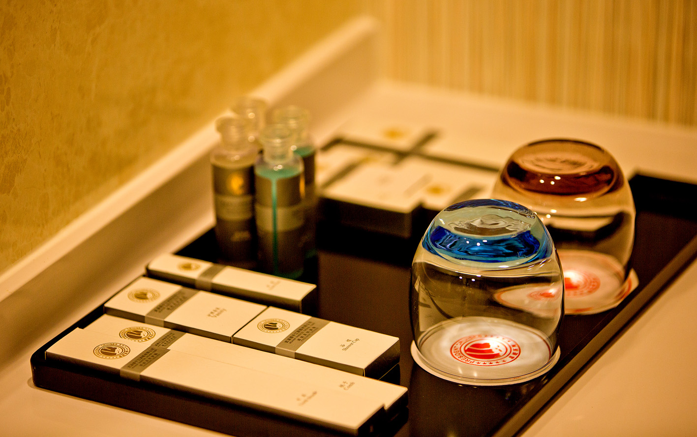 President Cruises President No. 8 Bathroom.jpg
