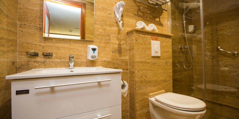 Noble Caledonia Princess Eleganza Accommodation 4.jpg