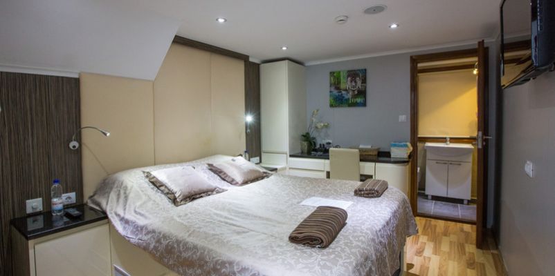 Noble Caledonia Royal Eleganza Accommodation Master Double.jpg