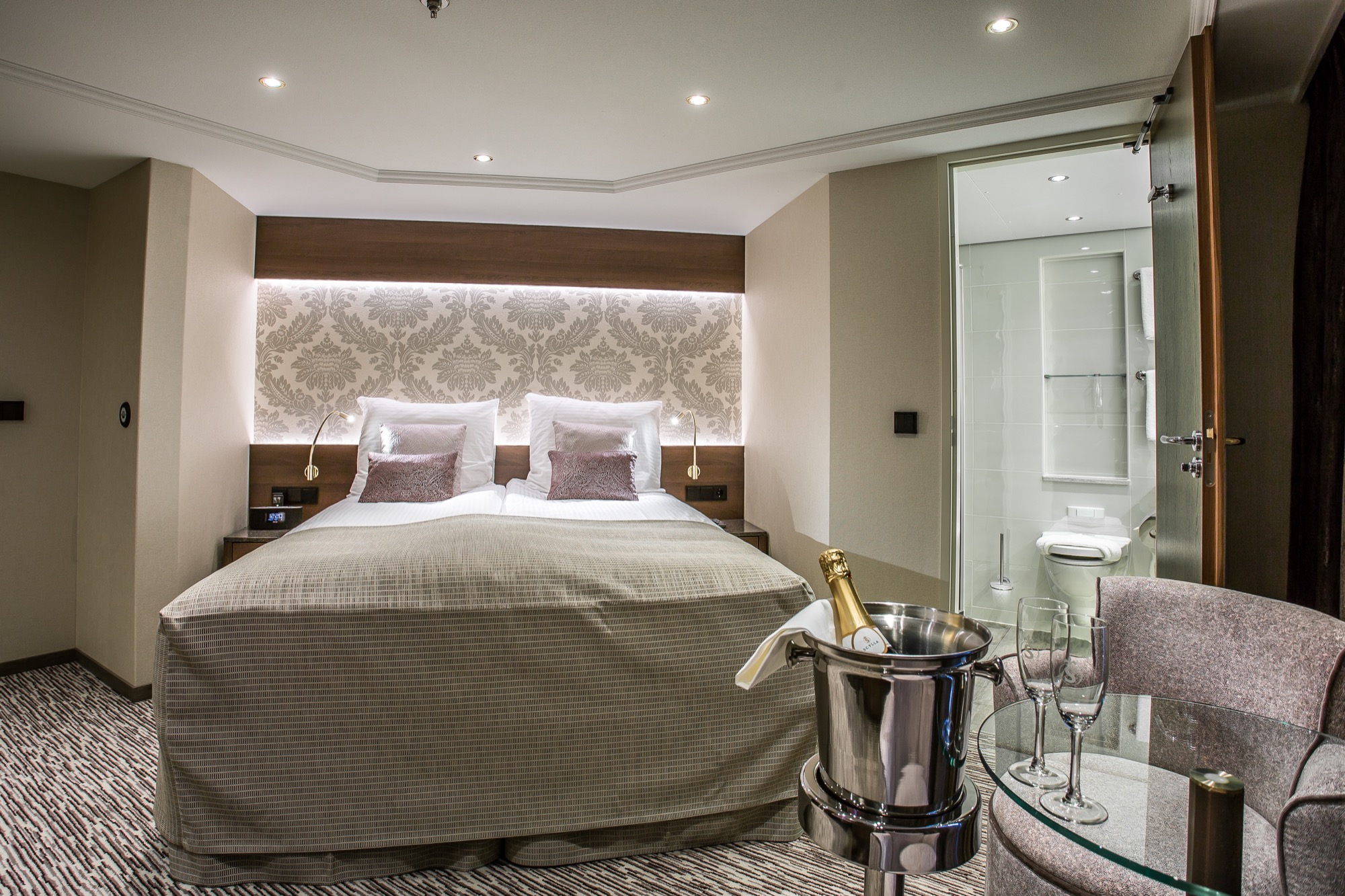 Riviera Travel Thomas Hardy Accommodation Suite 1.jpg