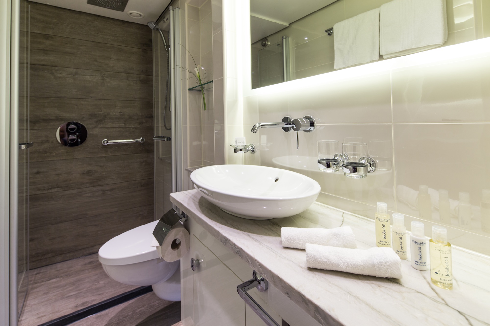 Riviera Travel Thomas Hardy Accommodation Suite Bathroom.jpg