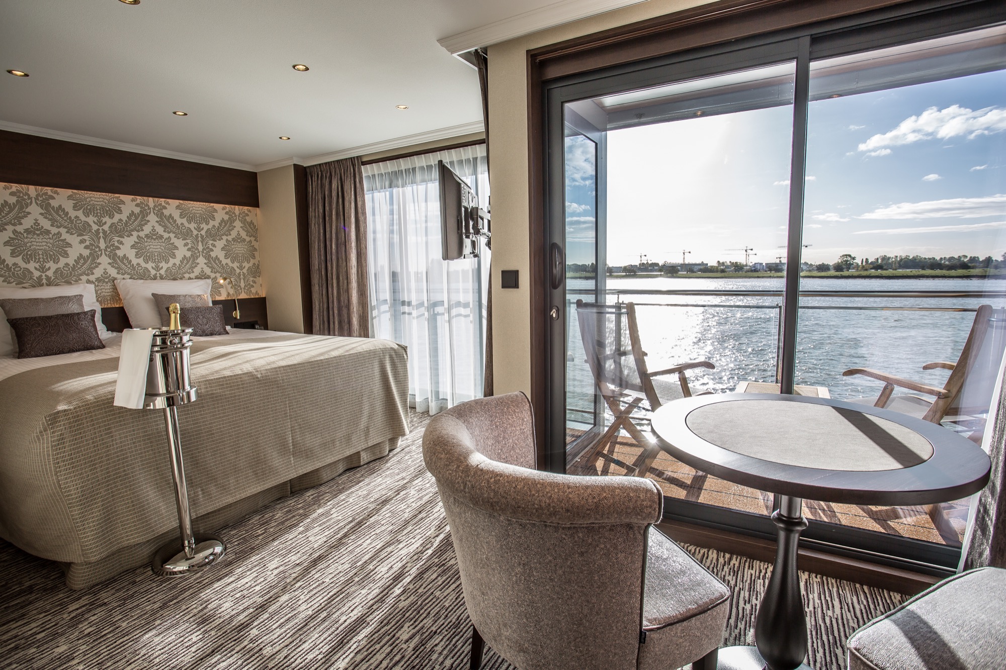 Riviera Travel Thomas Hardy Accommodation Balcony Suite 4.jpg