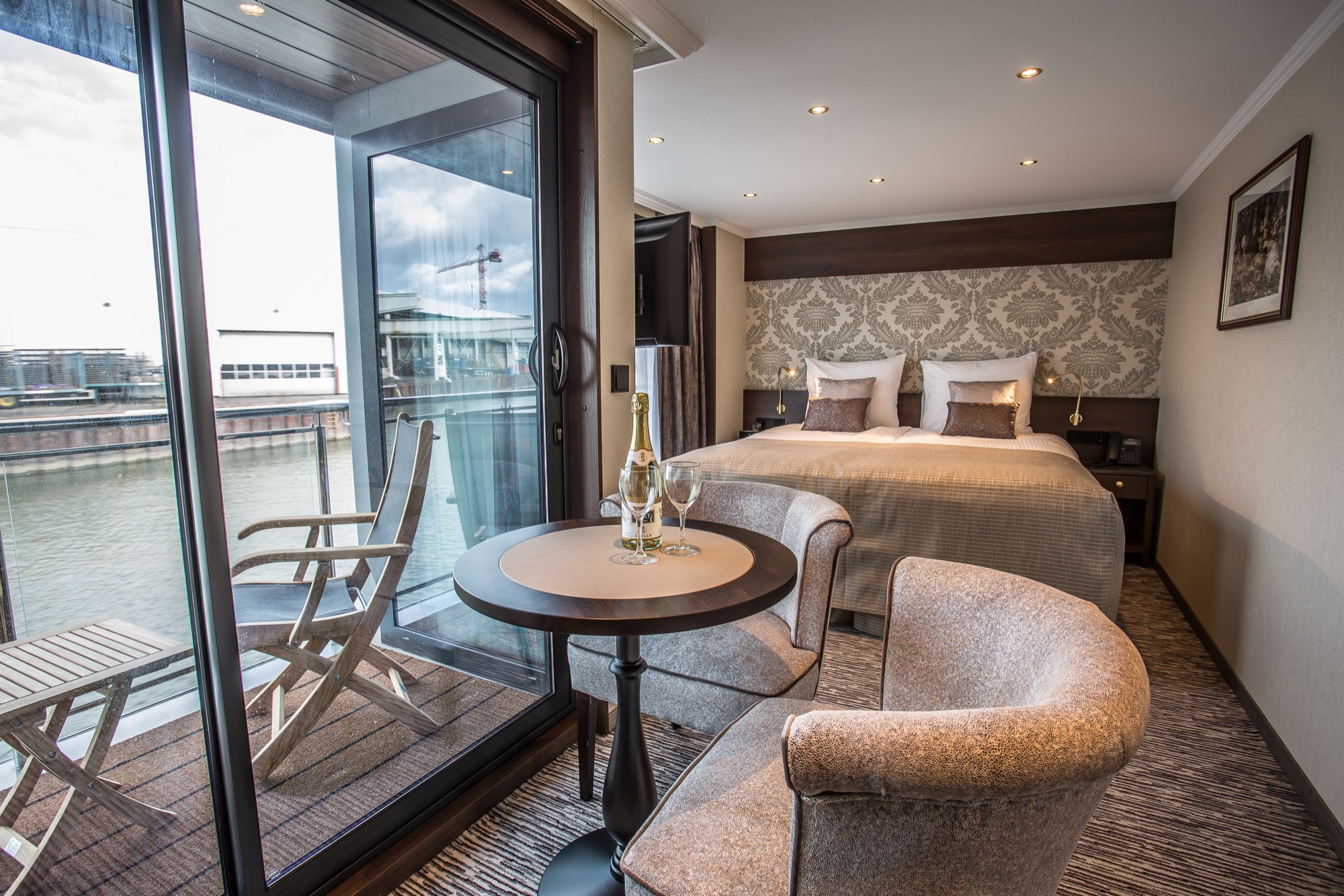 Riviera Travel Thomas Hardy Accommodation Balcony Suite 2.jpg