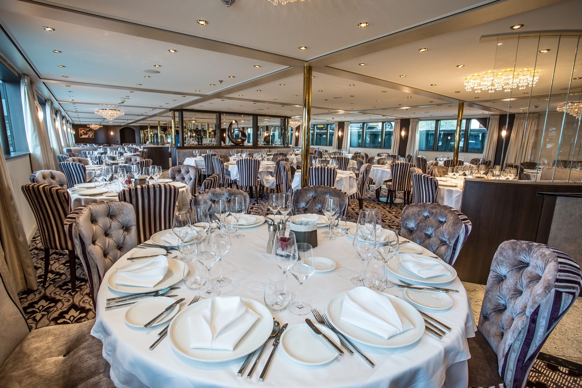 Riviera Travel Thomas Hardy Interior Restaurant 3.jpg