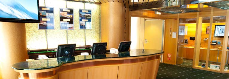 Pullmantur Horizon Excusions Centre.jpg