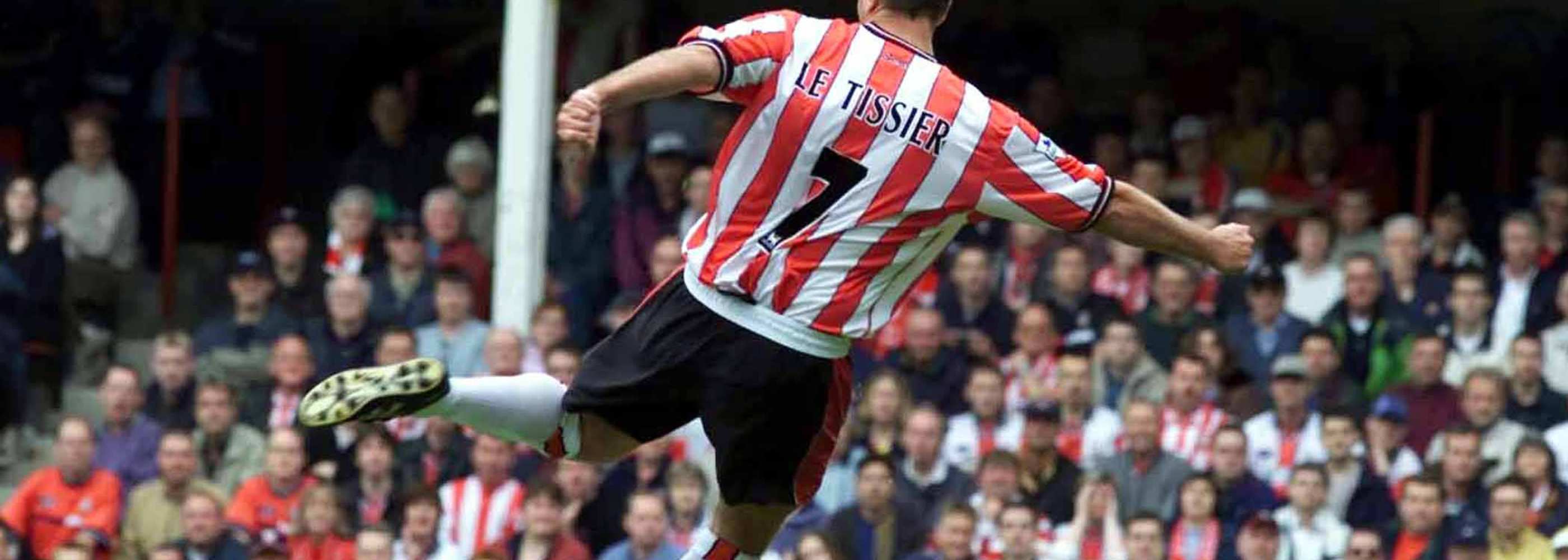 Matthew%20Le%20Tissier%20scores%20an%20iconic%20last%20ever%20goal%20at%20the%20Dell%20in%20a%203-2%20win%20over%20Arsenal%20in%202001.jpg