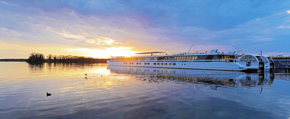 MS-Elbe-Princesse-ll-01-Berlin-tegel-nuit-Elbe-CroisiEurope©Oliver.jpg