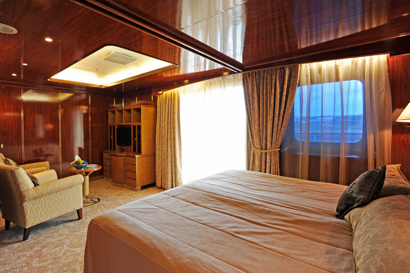 Noble Caledonia Island Sky Accommodation Owner's Balcony Suite _Explorer Deck_.jpg