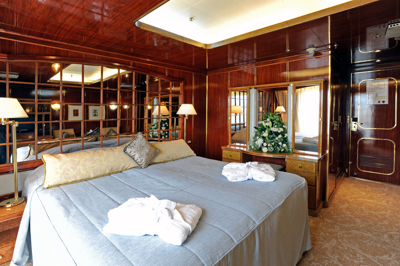 Noble Caledonia Island Sky Accommodation Premium Balcony Suite _Erikson Deck_.jpg