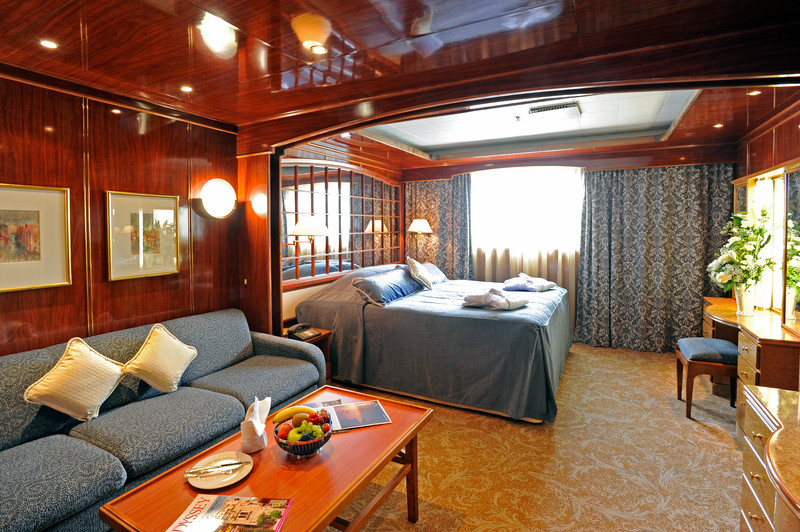 Noble Caledonia Island Sky Accommodation Superior Suite _Columbus Deck_.jpg