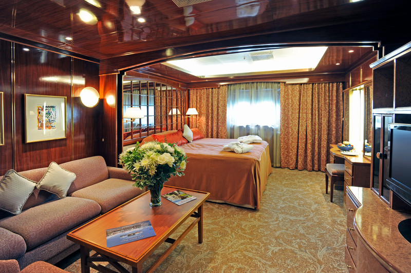 Noble Caledonia Island Sky Accommodation Standard Suite _Magellan Deck_.jpg