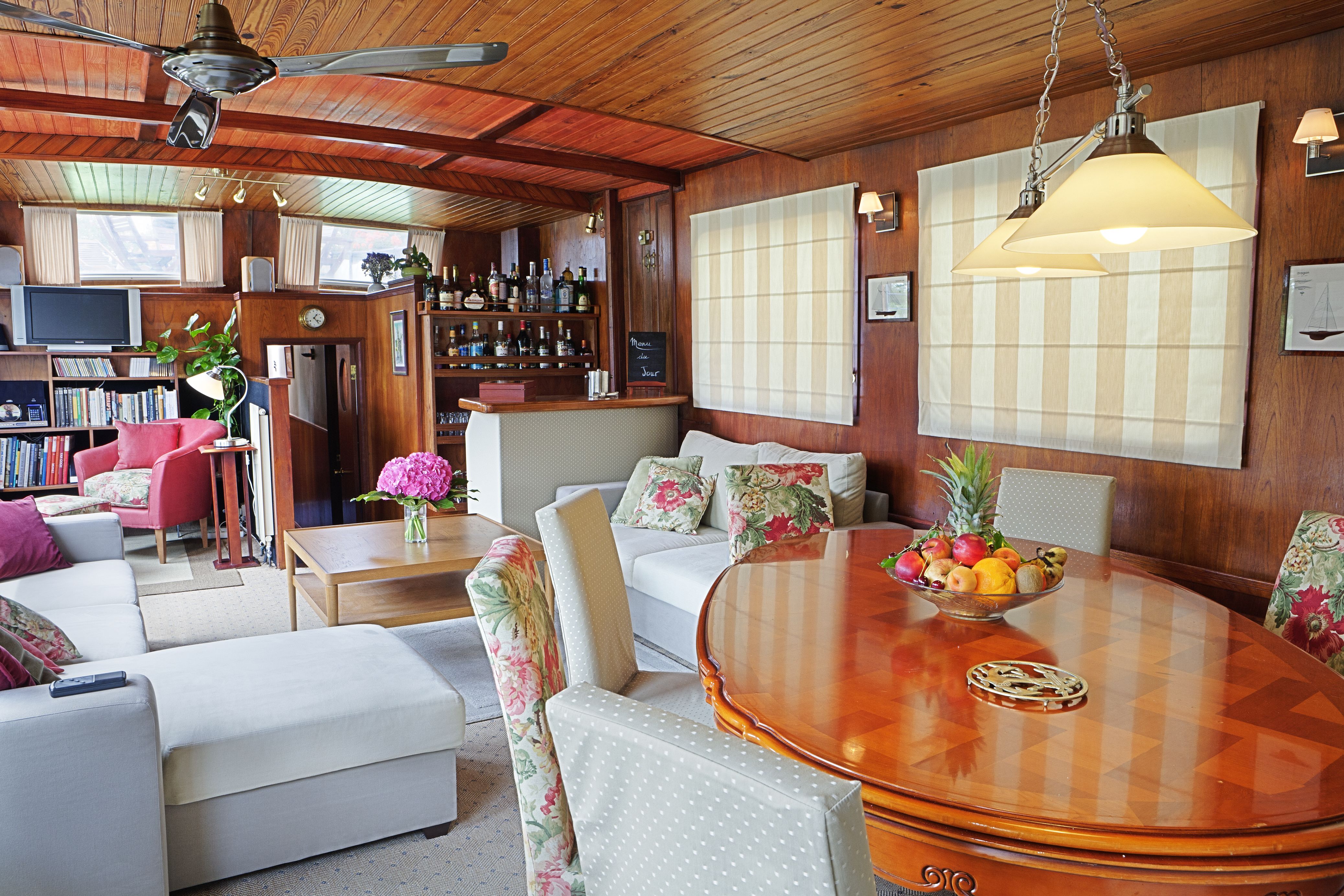 European Waterways Rosa - Spacious Dining Area and Saloon _1_.jpg
