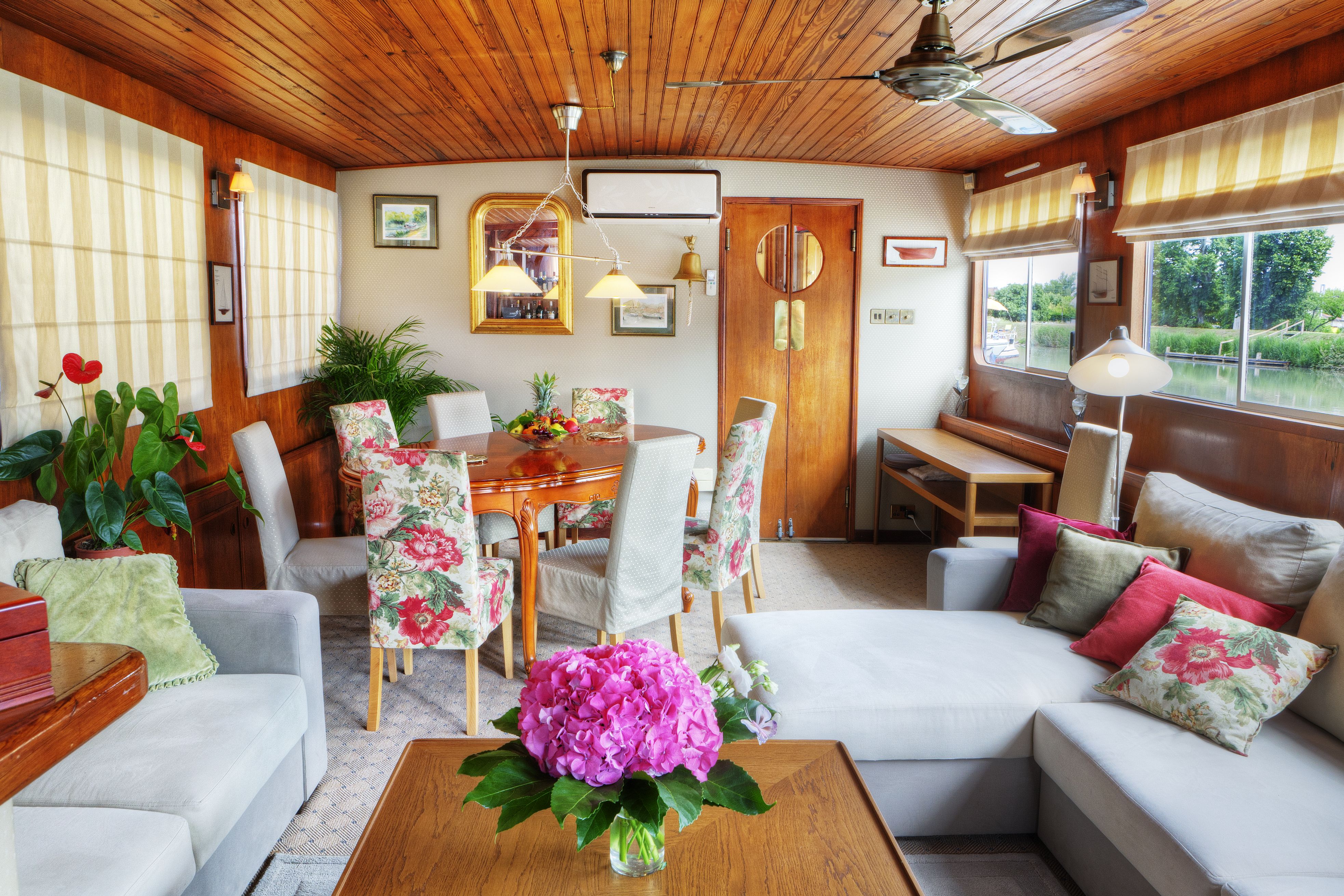 European Waterways Rosa - Spacious Dining Area and Saloon _3_.jpg