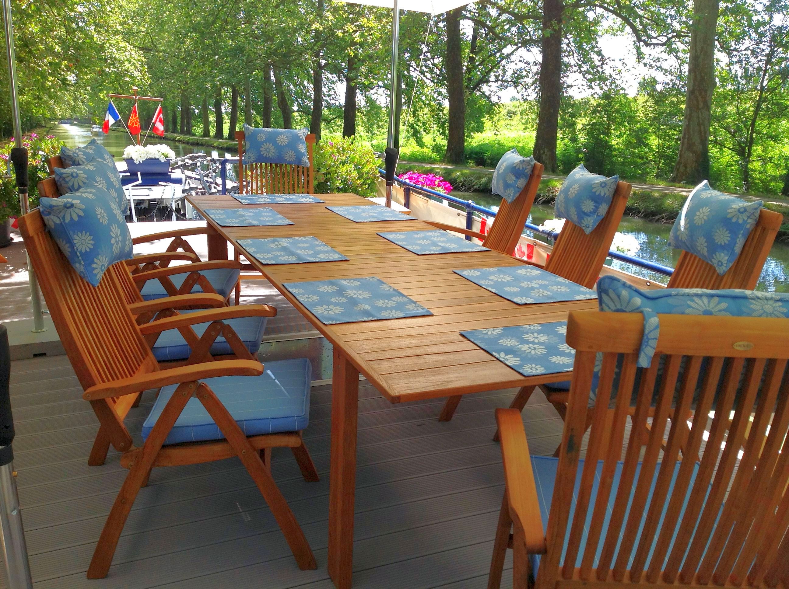 European Waterways Rosa - Spacious Dining Area and Saloon _4_.jpg