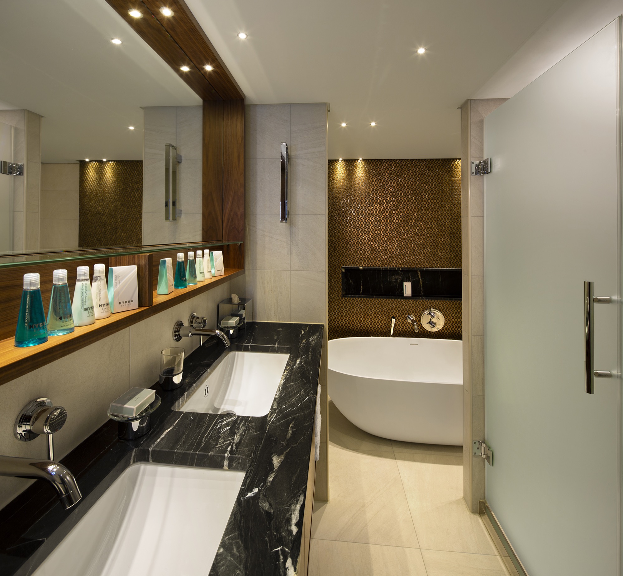 AMG19-GrandSuiteGS-BathroomF.jpg