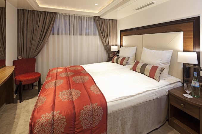 Riviera Travel MS William Shakespeare Accommodation Standard Cabin _Romeo Deck_ 1.jpg