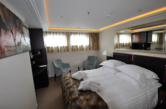 Amawaterways - AmaSerena - Accommodation - Suite D - Photo _1_.jpg