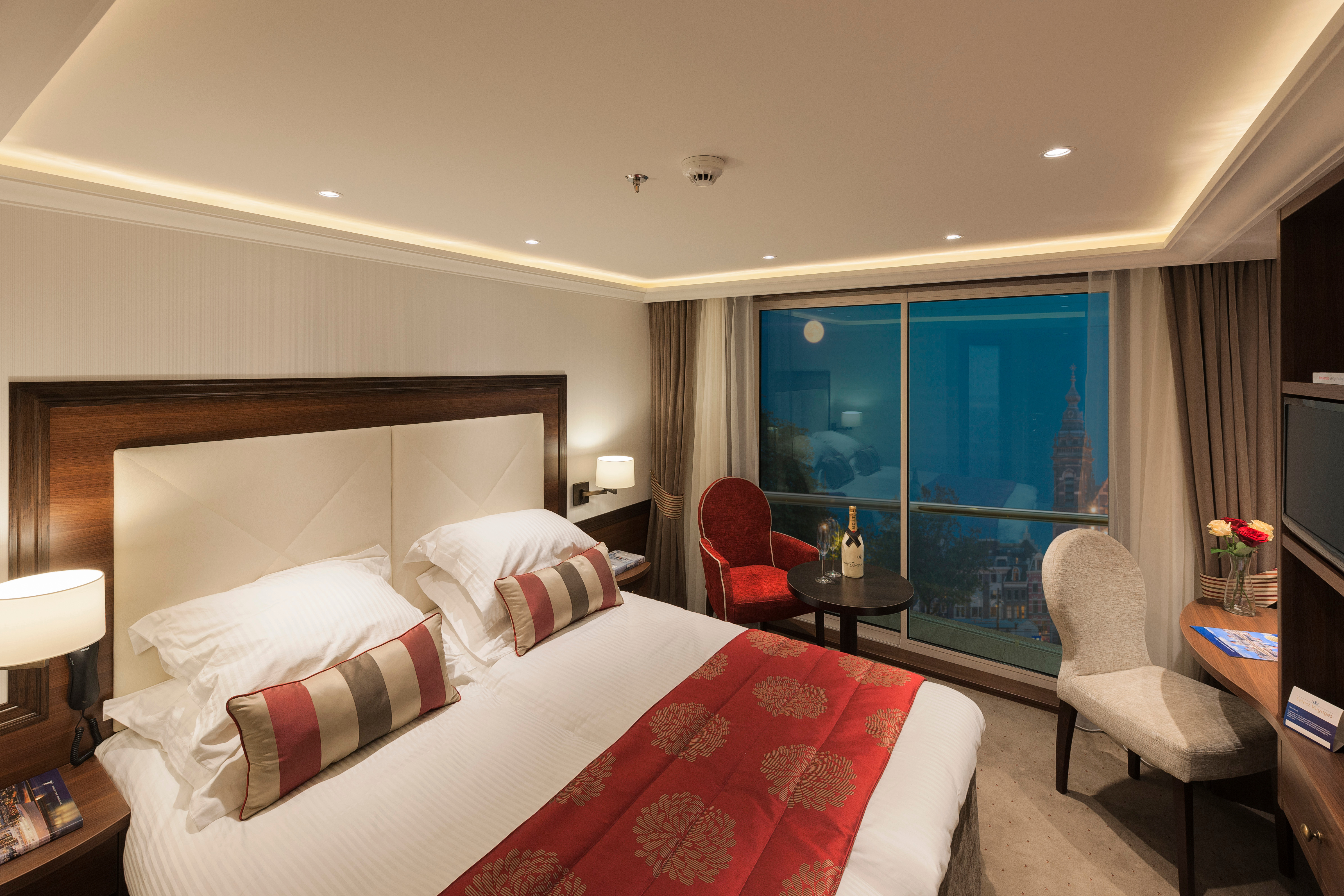 Riviera Travel MS William Shakespeare Accommodation Standard Cabin _Romeo Deck_ 2.jpg