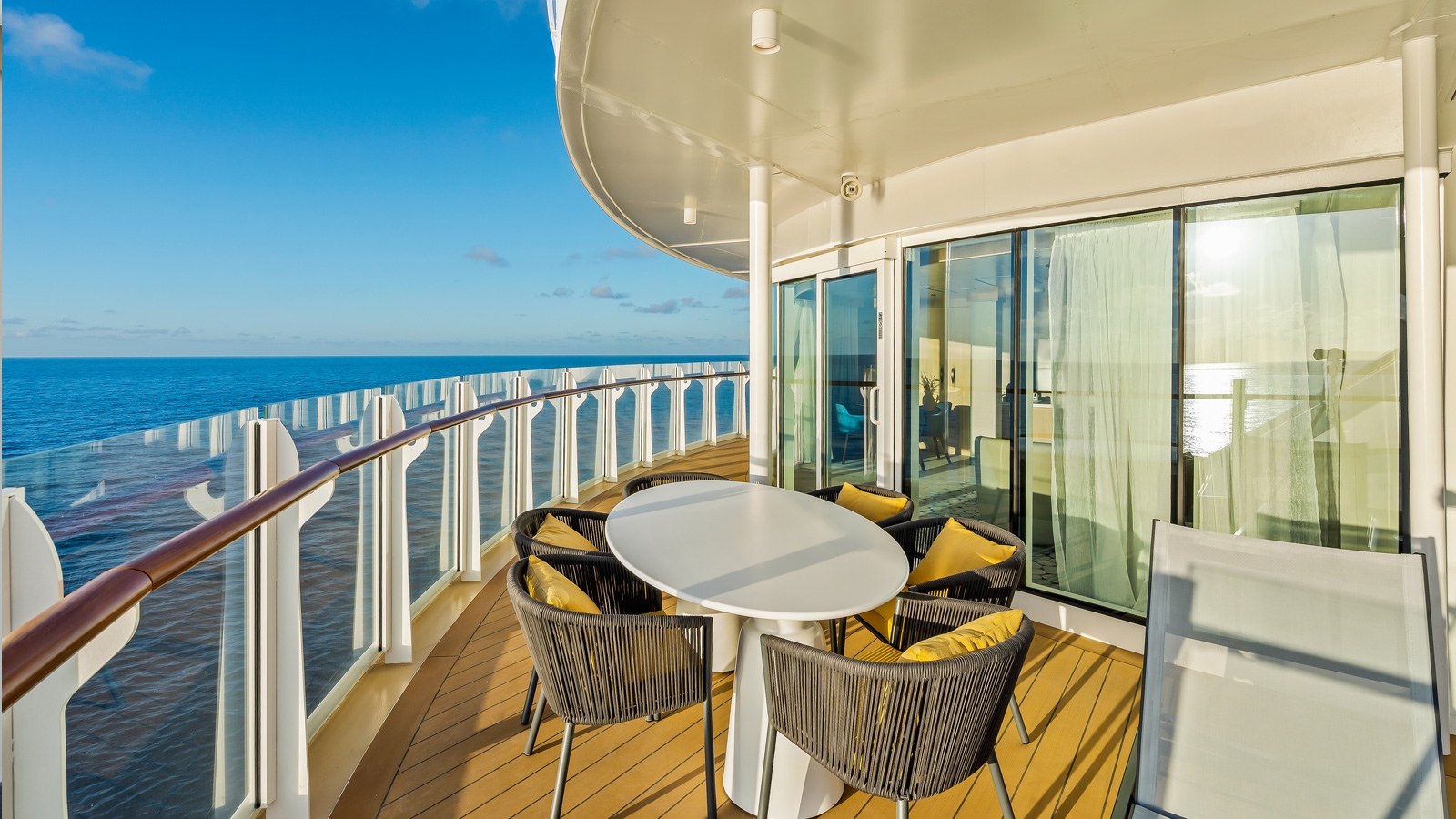 Spacious AquaTheater Suite Large Balcony - 2 Bedrooms