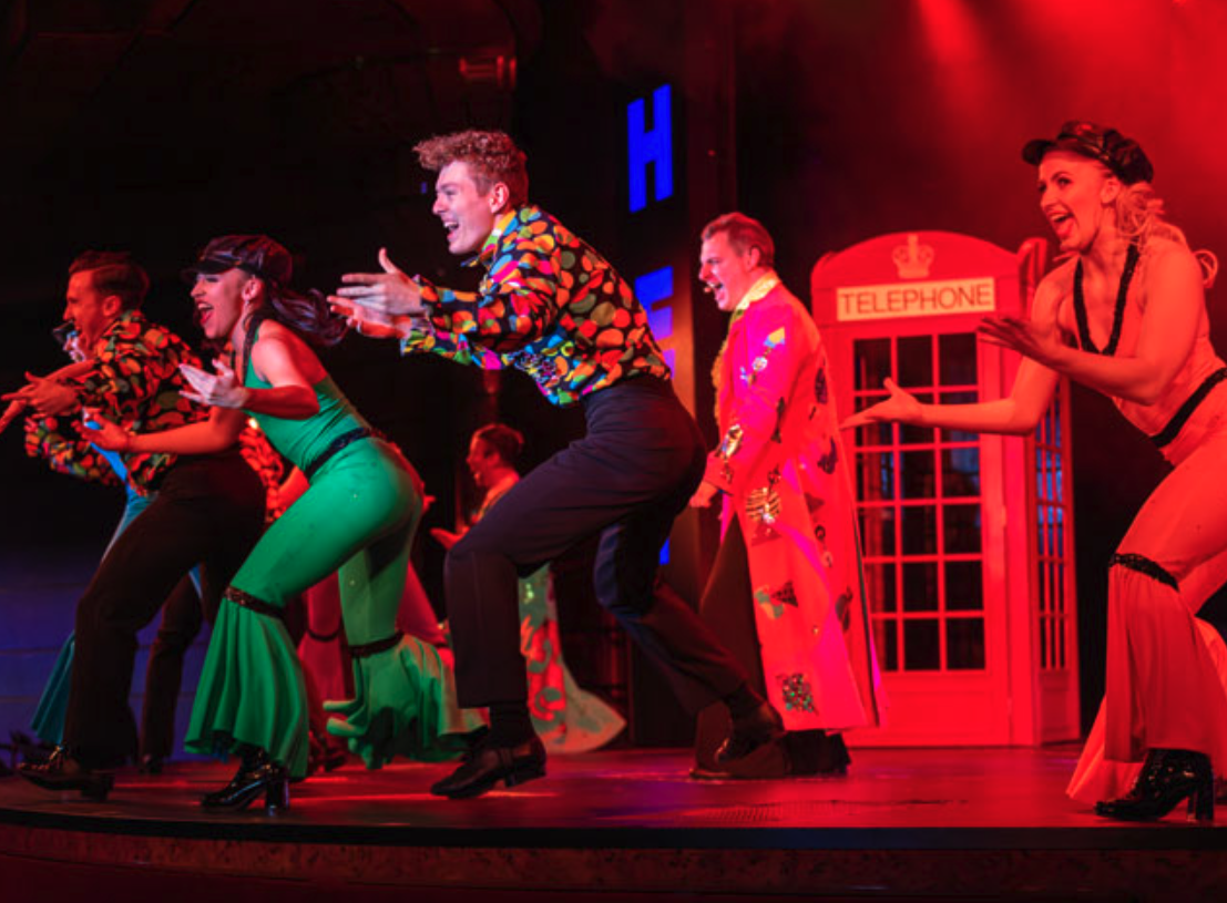 Neptune Lounge & Balcony