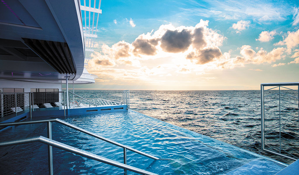 Infinity-Edge Plunge Pool