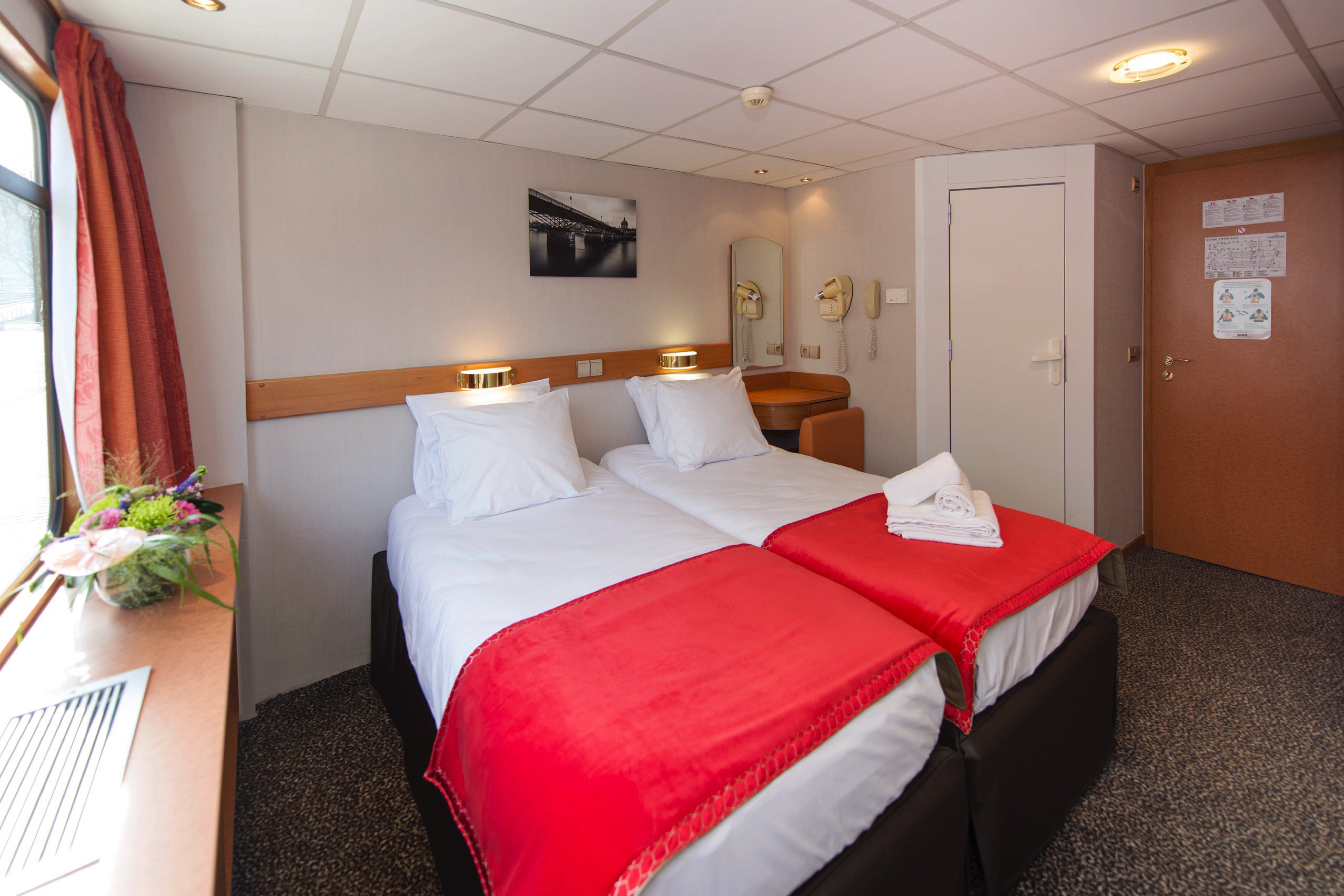 CroisiEurope, MS Seine Princess, Upper Deck Cat 2 Beds Cat A B, Copyrights - ©Denis Merck.jpg