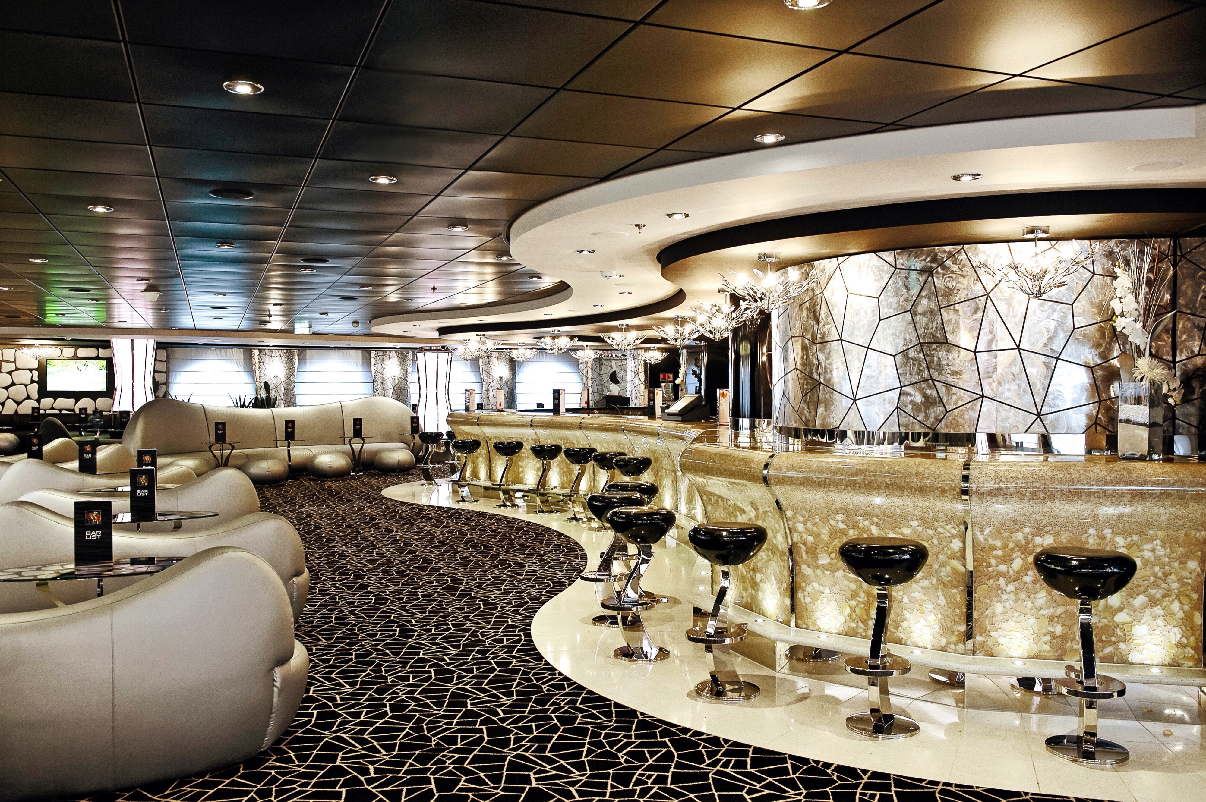 Black and White Lounge