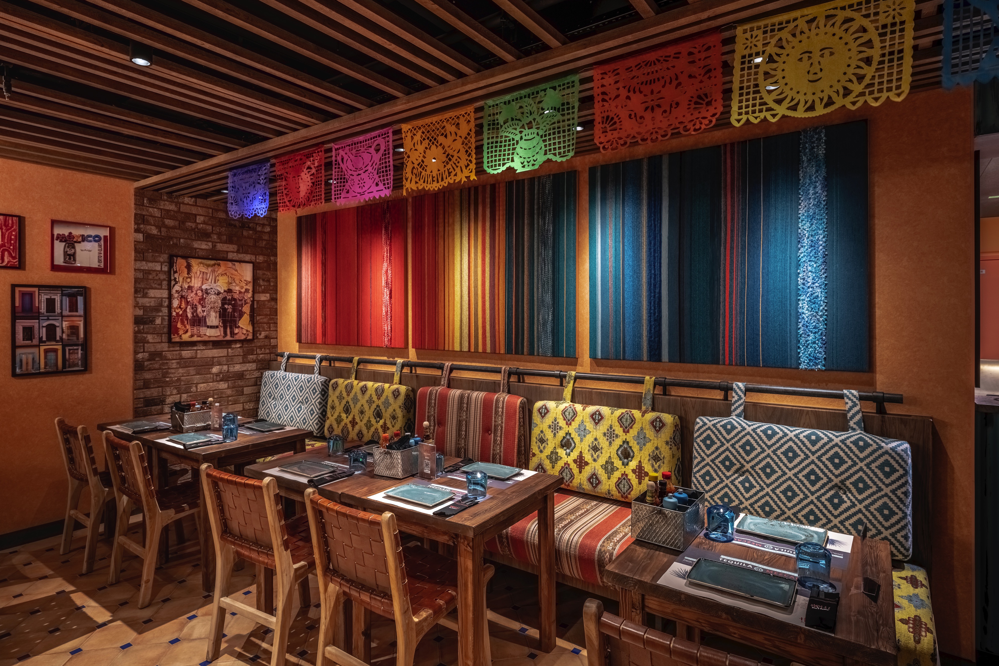 HOLA! Tacos & Cantina