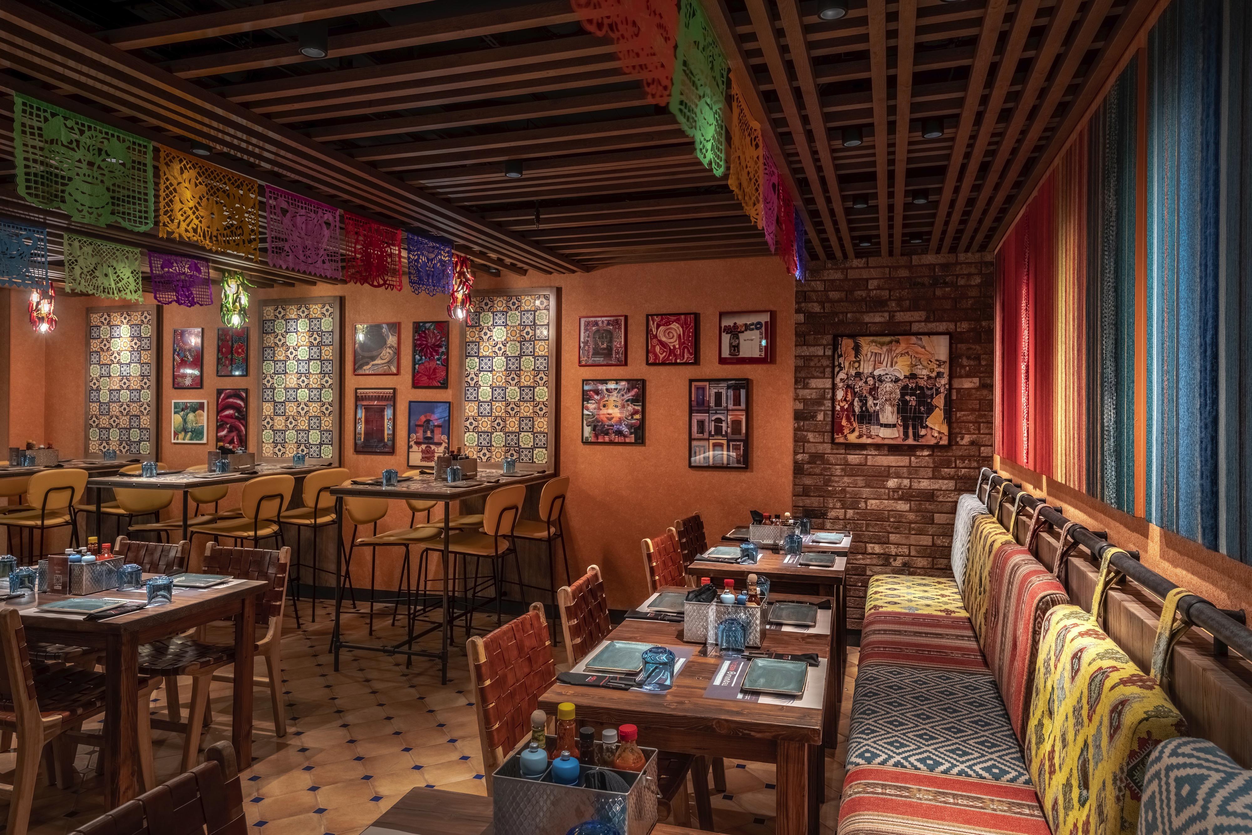 HOLA! Tacos & Cantina