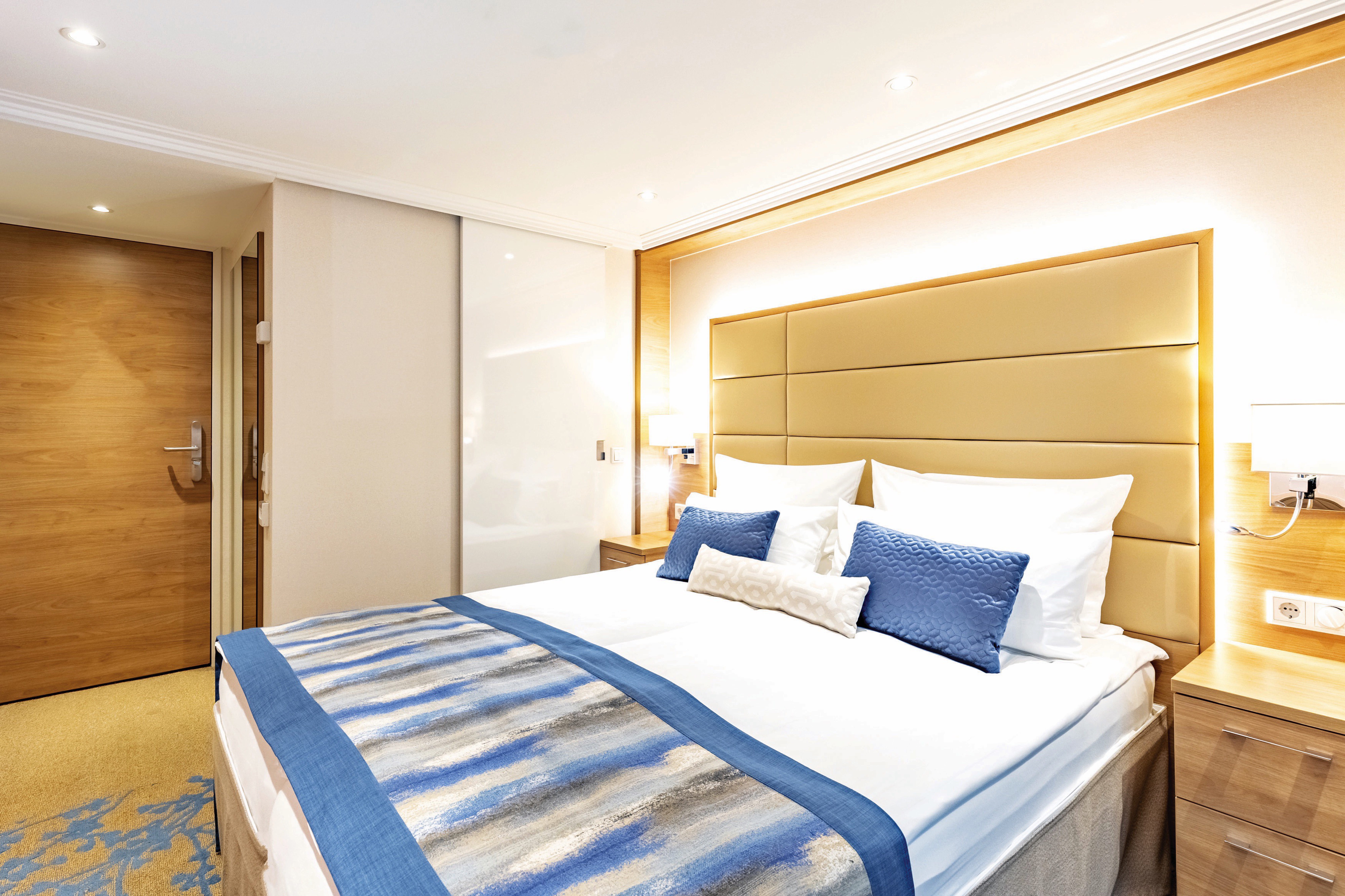 TUI Cruises TUI Ria Deck 1 STD and Superior Cabin.jpg