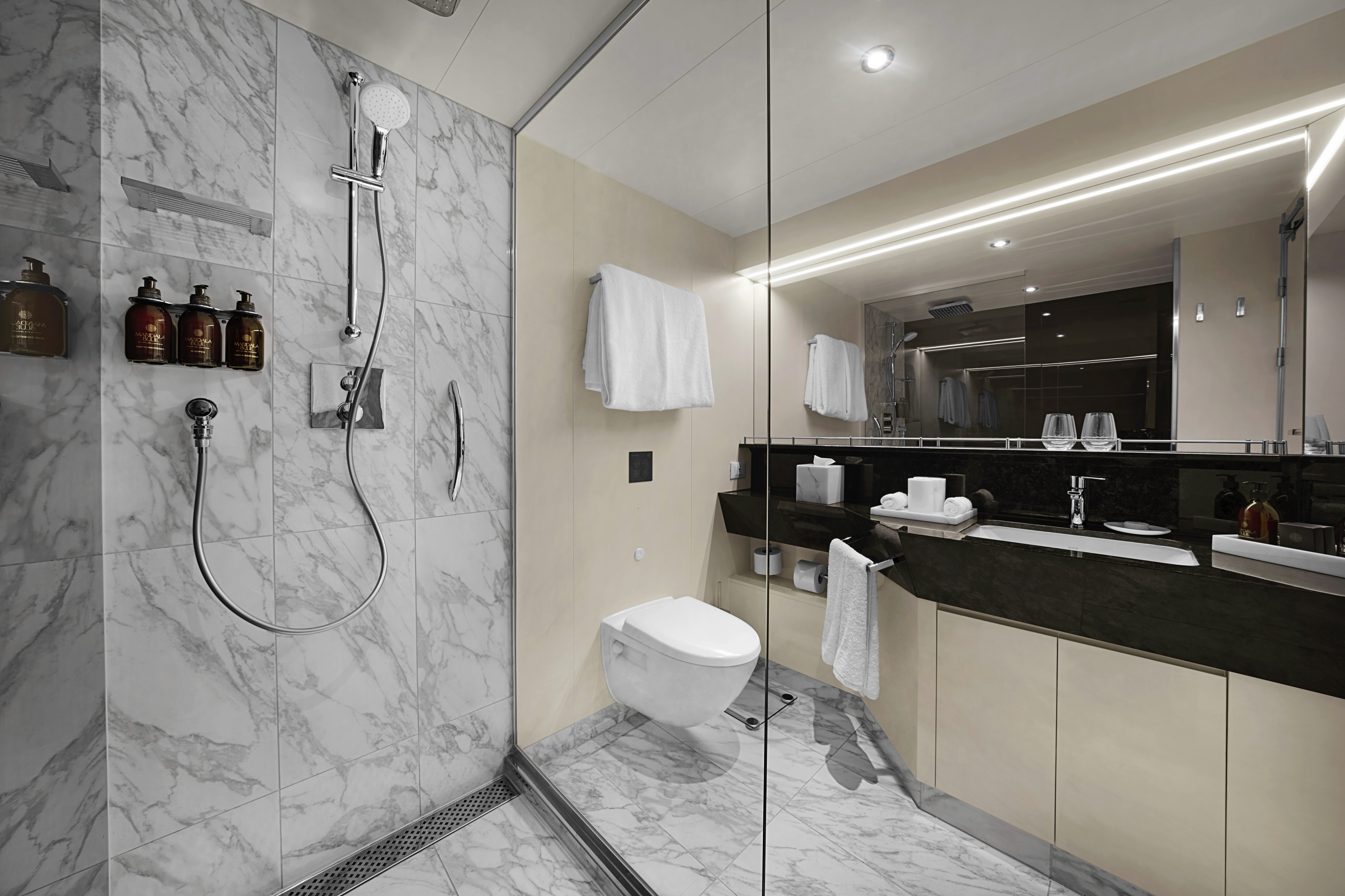 Cove Residence with Whirlpool