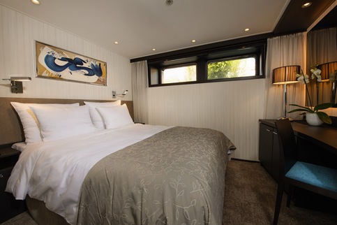 Avalon Waterways, Avalon View, Deluxe Stateroom.jpg
