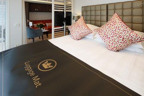 AmaWaterways AmaKristina Accommodation Suite 5.jpg