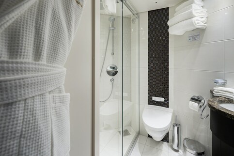 AmaWaterways AmaKristina Accommodation Cat E 4.jpg