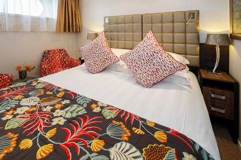 AmaWaterways AmaKristina Accommodation Cat D 2.jpg