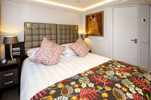 AmaWaterways AmaKristina Accommodation Cat CB 3.jpg