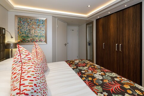 AmaWaterways AmaKristina Accommodation Cat D 3.jpg