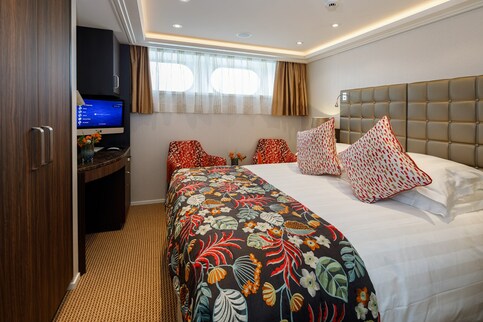 AmaWaterways AmaKristina Accommodation Cat E 2.jpg