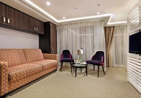 Amawaterways - Amalucia - Violin Deck Suite 1.png