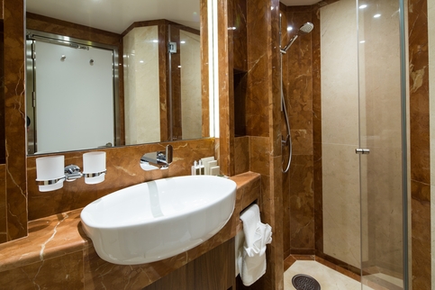 Rivier MS Douro Elegance - Superior Sute, Bathroom.jpg